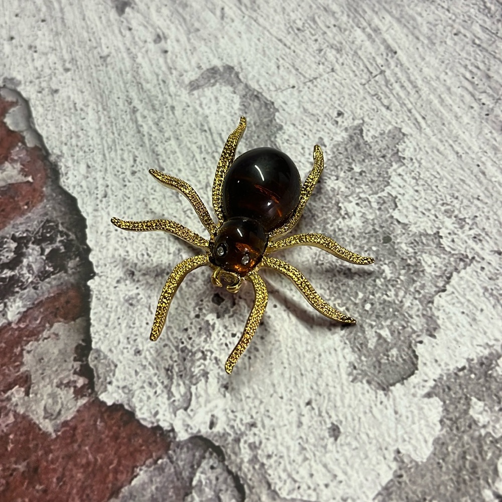🛍 6 for $35 • Gold & Dark Amber Spider Brooch